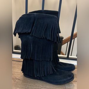 Size 7 Minnetonka fringe black boots